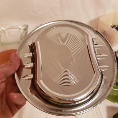 Vintage Ash Trays and Matches (B2-KD)