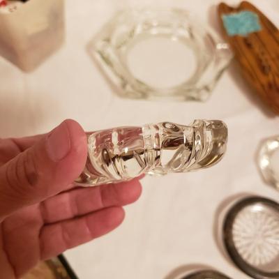 Vintage Ash Trays and Matches (B2-KD)