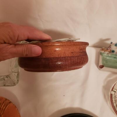 Vintage Ash Trays and Matches (B2-KD)