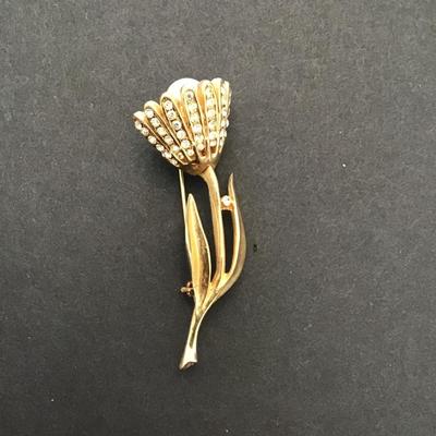Beautiful, gold tone Lapel pin brooch with rhinestone and pearl