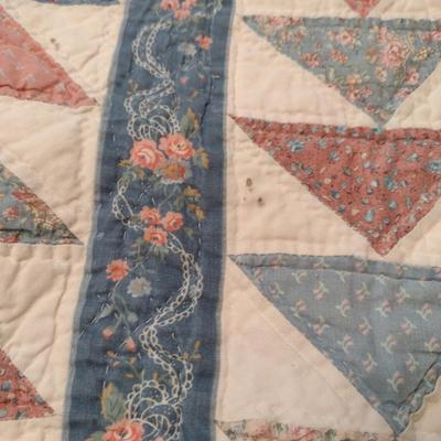 Arch Quilt with Two Shams- Approx 82" x 81"