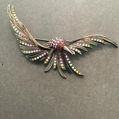 Beautiful vintage, Joan Rivers, hummingbird brooch