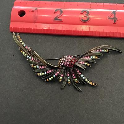 Beautiful vintage, Joan Rivers, hummingbird brooch