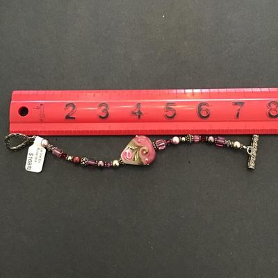 Beautiful La Vie En French glass beaded bracelet