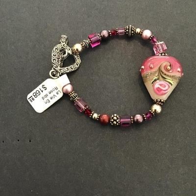 Beautiful La Vie En French glass beaded bracelet