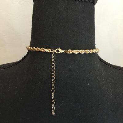 Beautiful gold tone chunky necklace