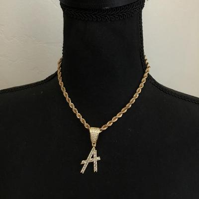 Beautiful gold tone chunky necklace