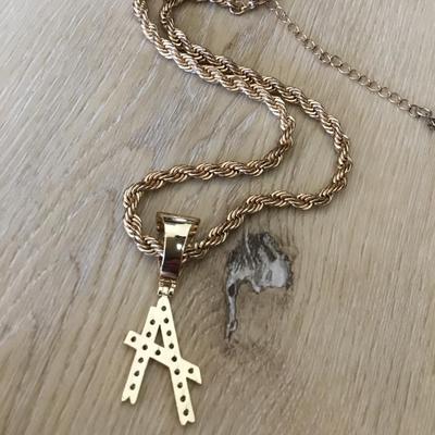Beautiful gold tone chunky necklace