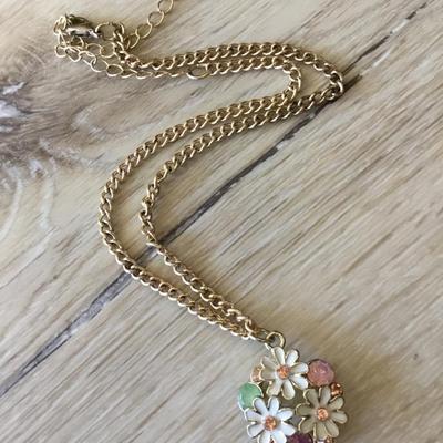 Super cute, charm, choker, necklace, gold toned