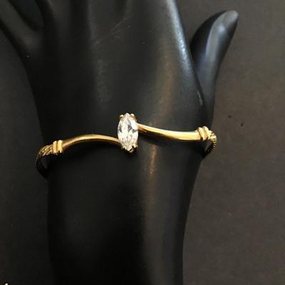 Very nice vintage gold tone Avon bracelet with rhinestone