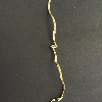 Very nice vintage gold tone Avon bracelet with rhinestone