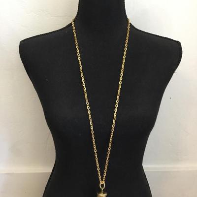 Vintage pendant and very nice gold tone chain necklace