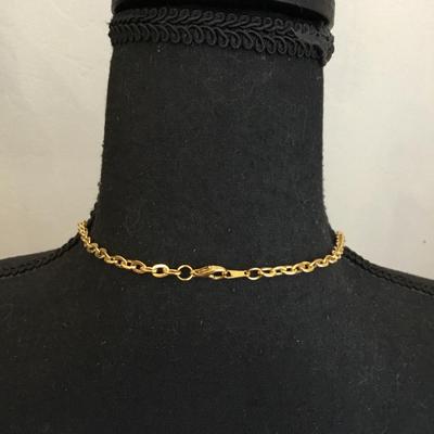 Vintage pendant and very nice gold tone chain necklace
