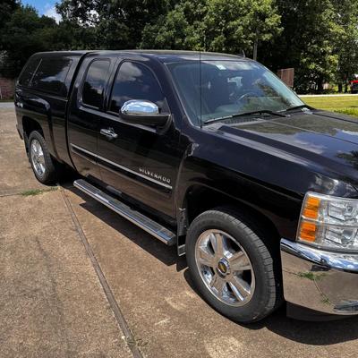 2012 Chevrolet 4x4 Truck w/campershell
