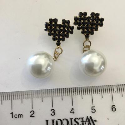 Super cute heart dangle earrings faux pearl
