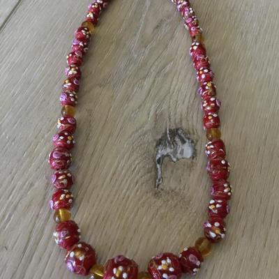 Very beautiful vintage beaded necklace unique