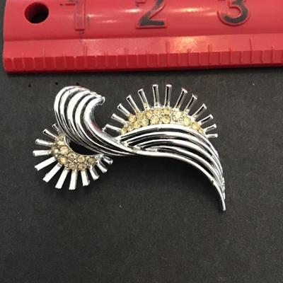 Vintage SilverTone Brooch with clear rhinestones