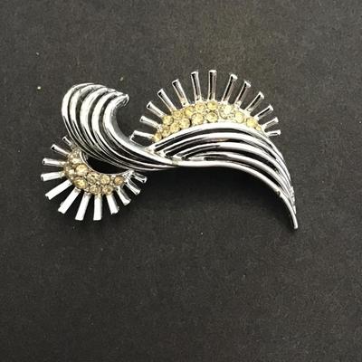 Vintage SilverTone Brooch with clear rhinestones