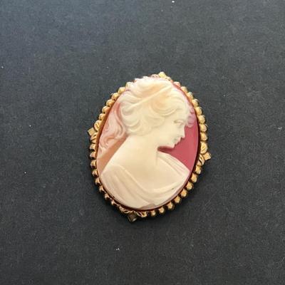 Vintage gold tone cameo scarf clip