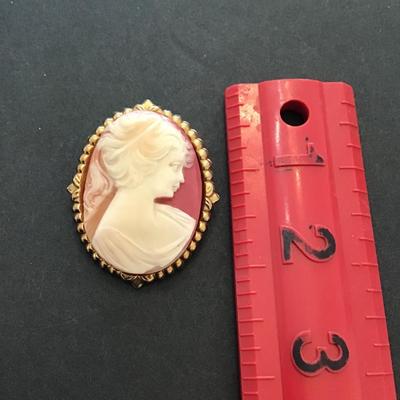 Vintage gold tone cameo scarf clip