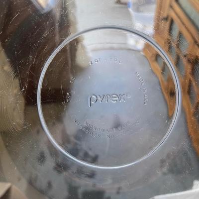 Sale Photo Thumbnail #224: Pyrex Clear Glass Mixing Bowls (Set of 2)