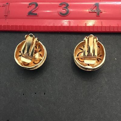 Very nice gold tone clip on fashion earrings