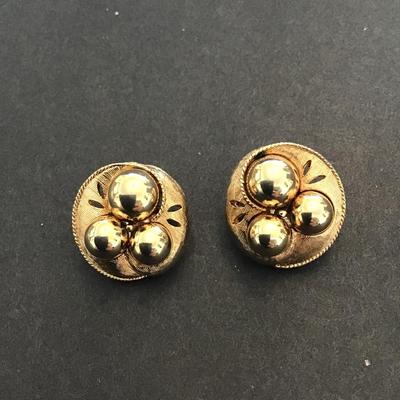 Very nice gold tone clip on fashion earrings