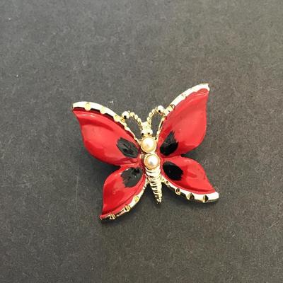 Beautiful, gold tone, butterfly, lapel pin brooch