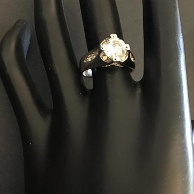 Very nice SilverTone clear rhinestones Cocktail ring