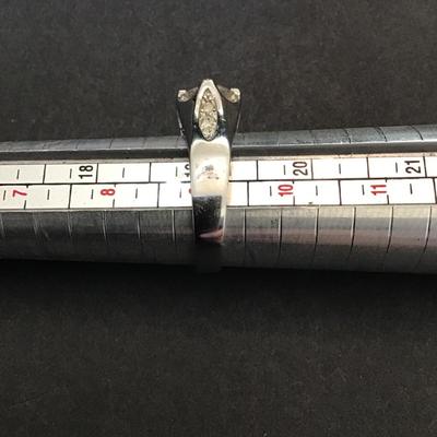 Very nice SilverTone clear rhinestones Cocktail ring