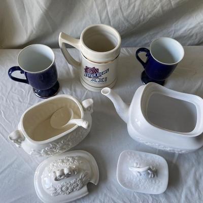 Sale Photo Thumbnail #390: Funky Tea-set (Lot of 5)