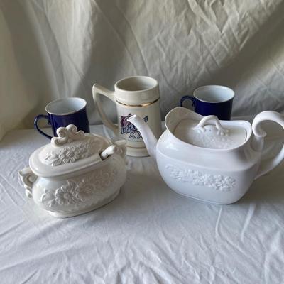 Sale Photo Thumbnail #389: Funky Tea-set (Lot of 5)
