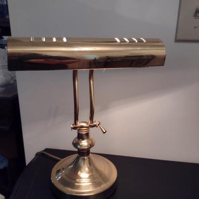 Adjustable Desk Top Lamp with Rotating Shade