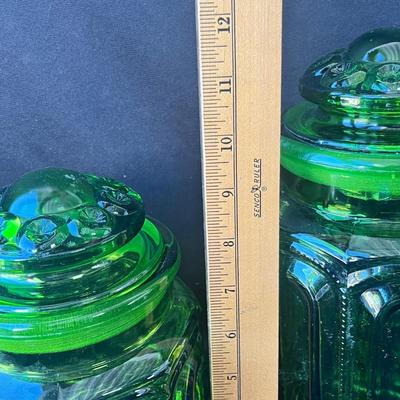 Sale Photo Thumbnail #565: Great condition, Hard to find! The one lid has issues.