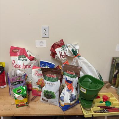 G946 Large Assortment Of Fertilizers
