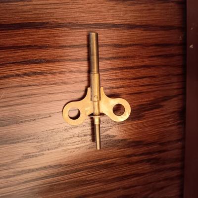 SETH THOMAS 8 DAY STRIKING MANTLE CLOCK WITH KEY