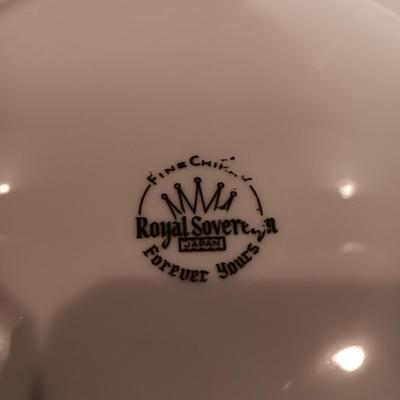FOREVER YOURS FINE CHINA SERVICE FOR 6