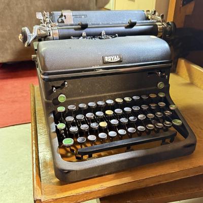 LOT 161B: Vintage Touch Control Royal Typewriter