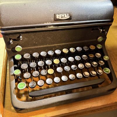 LOT 161B: Vintage Touch Control Royal Typewriter