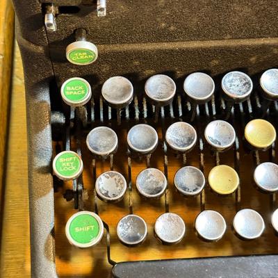 LOT 161B: Vintage Touch Control Royal Typewriter