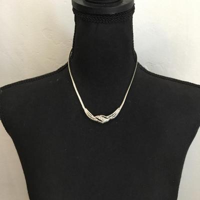Beautiful necklace silver tone