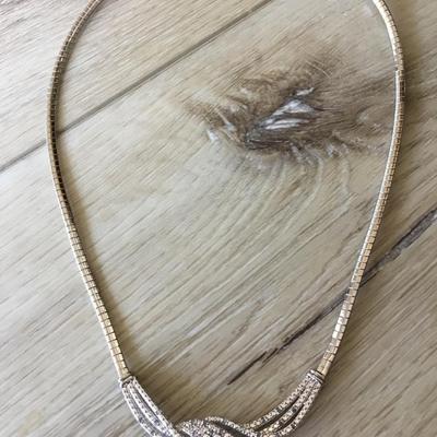 Beautiful necklace silver tone
