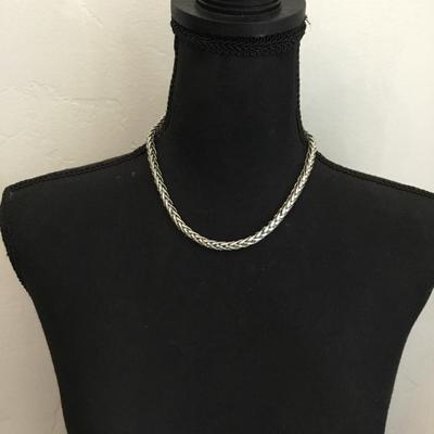 Heavy chain rope necklace very nice. Very nice quality.