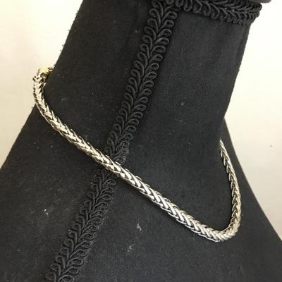 Heavy chain rope necklace very nice. Very nice quality.