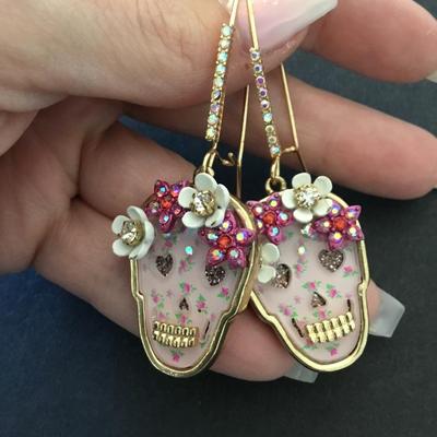 Betsey Johnson, pink flower sugar skull Halloween dangle earrings like new excellent condition