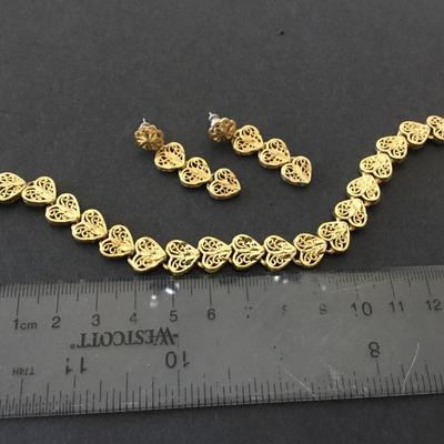 Very nice beautiful, vintage, gold toned, heart bracelet, and earring set