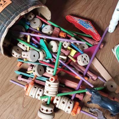 LOT 160L: Vintage Playskool, Tinkertoys, Lincoln Logs