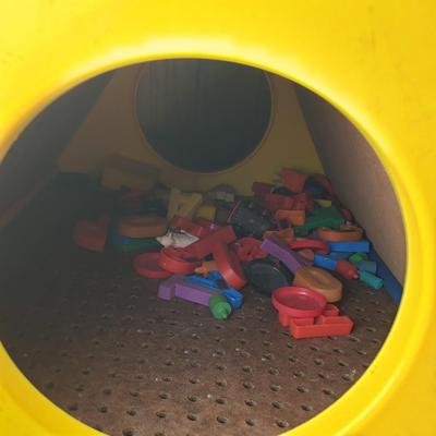 LOT 160L: Vintage Playskool, Tinkertoys, Lincoln Logs