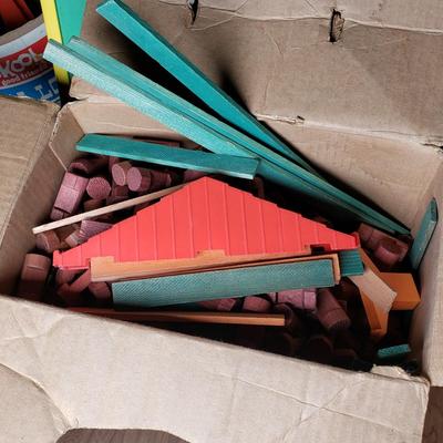 LOT 160L: Vintage Playskool, Tinkertoys, Lincoln Logs