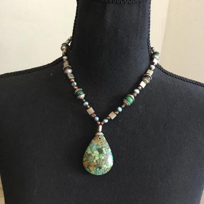 Very nice gemstone & genuine pearl statement, necklace